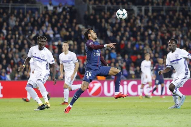 Neymar da Silva Santos Junior Neymar Jr PSG tentative de retourne FOOTBALL PARIS SG v ANDERLECHT UEFA CHAMPIONS LEAGUE 31 10 2017 StephaneAllaman Panoramic 