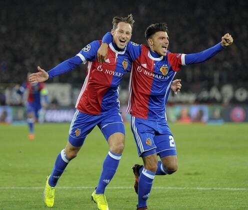 Bilder des Tages - SPORT 31st October 2017, St Jakob-Park, Basel, Switzerland; UEFA Champions League, FC Basel versus CSKA Moscow; Raoul Petretta of FC Basel celebrates with Luca Zuffi after his goal which made it 1-0 in the 35th minute  ActionPlus11946628