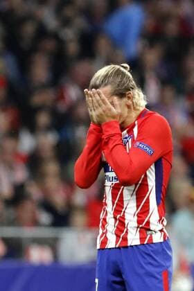 Atletico de Madrid s French striker Antoine Griezmann reacts during the UEFA Champions League groups phase match between Atletico de Madrid and Qarabag at the Wanda Metropolitano stadium in Madrid, Spain, 31 October 2017. Atletico de Madrid vs. Qarabag !ACHTUNG: NUR REDAKTIONELLE NUTZUNG!  Copyright: xJuanxCarlosxHidalgox MAD025 20171031-636450834679235195
