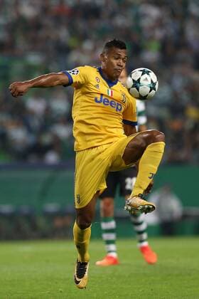October 31, 2017 - Lisbon, Portugal - Juventus Brazilian defender Alex Sandro in action during the UEFA Champions League football match Sporting CP vs Juventus at the Alvalade stadium in Lisbon, Portugal on October 31, 2017. Photo: Sporting CP v Juventus - UEFA Champions League  - ZUMAn230 20171031_zaa_n230_288 Copyright: xPedroxFiuzax