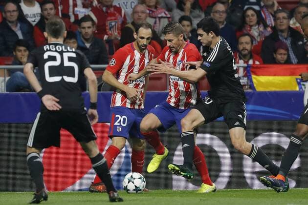 Atletico de Madrid s midfielder Gabriel Fernandez (2R) and Qarabag s Brazilian midfielder Richard Almeida de Oliveira vie for the ball during the UEFA Champions League groups phase match between Atletico de Madrid and Qarabag at the Wanda Metropolitano stadium in Madrid, Spain, 31 October 2017. Atletico de Madrid vs. Qarabag !ACHTUNG: NUR REDAKTIONELLE NUTZUNG!  Copyright: xJuanxCarlosxHidalgox MAD033 20171031-636450838274803623