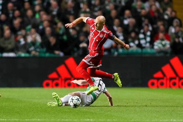 Glasgow Scotland 31 10 2017 UEFA Champions League 2017 18 Season Group Stage Group B 4 Gameday Celtic Glasgow FC Bayern Munich Arjen Robben FCB and Kieran Tierney CFC in action DeFodi048