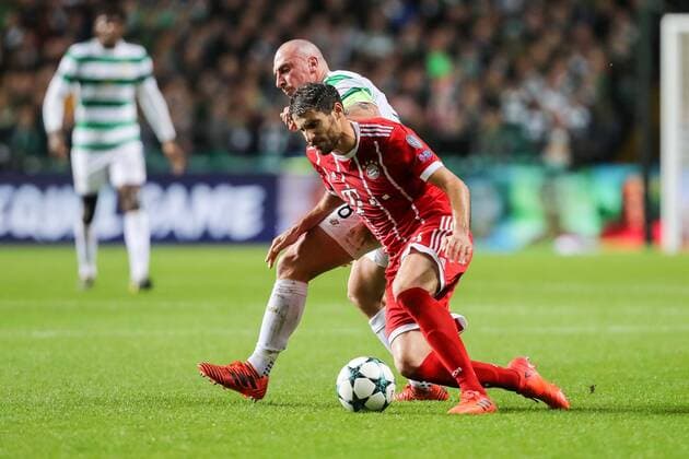 Glasgow Scotland 31 10 2017 UEFA Champions League 2017 18 Season Group Stage Group B 4 Gameday Celtic Glasgow FC Bayern Muenchen Scott Brown CFC and Javier Martinez FCB in action DeFodi048