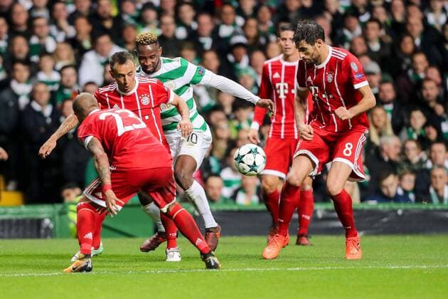 Glasgow Scotland 31 10 2017 UEFA Champions League 2017 18 Season Group Stage Group B Matchday 4 Celtic Glasgow FC Bayern Muenchen Rafinha FCB Javier Martinez FCB and Moussa Dembele CFC in a duel DeFodi048