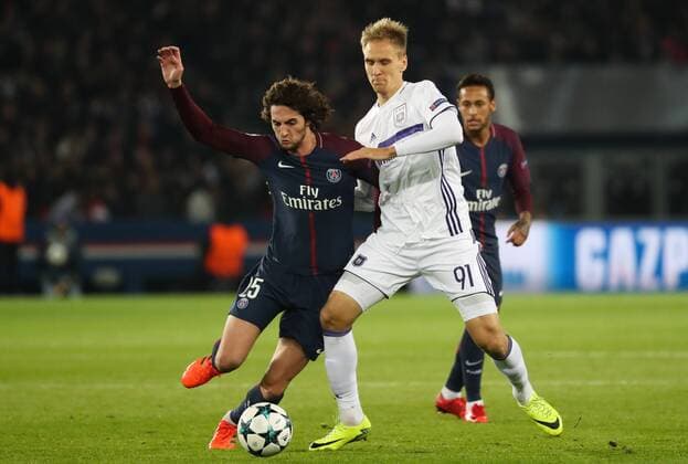 PSG s Adrien Rabiot and Anderlecht s Lukasz Teodorczyk fight for the ball during a soccer game between French team Paris Saint-Germain Football Club and Belgian club RSC Anderlecht, Tuesday 31 October 2017 in Paris, France, the fourth match in the group stage (Group B) of the UEFA Champions League competition. VIRGINIExLEFOUR  x05193165x