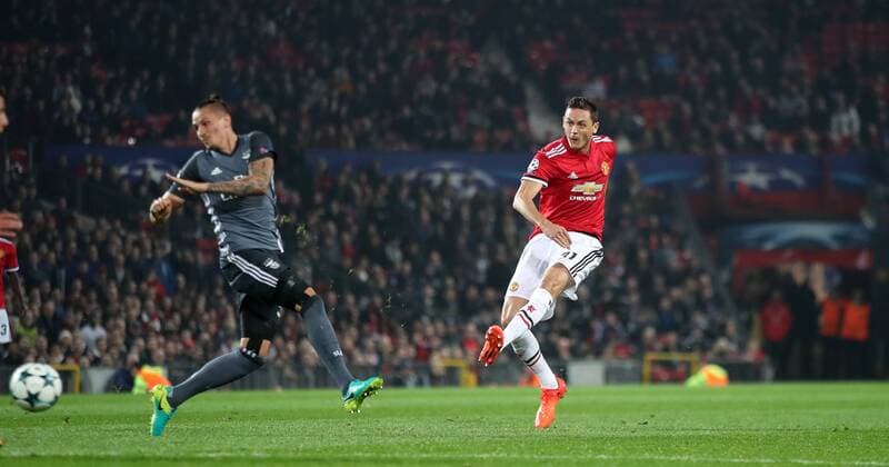Bilder des Tages - SPORT Football - 2017 2018 UEFA Champions League - Group A: Manchester United ManU vs. S.L. Benfica Nemanja Matic of Manchester United scores at Old Trafford COLORSPORT LYNNE CAMERON 