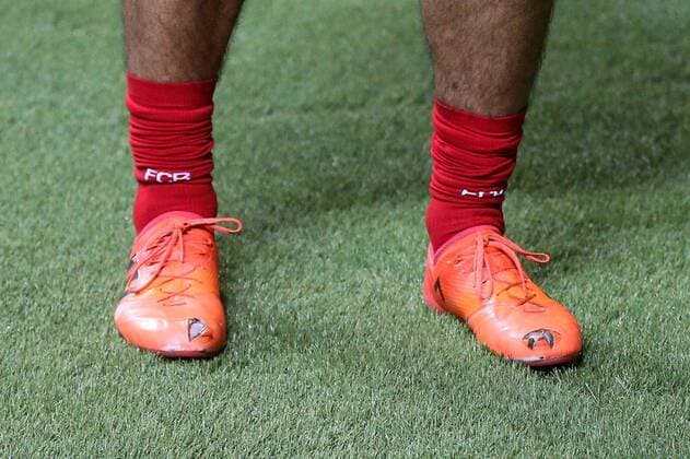 the football boots of Mats Hummels 5 FC Bayern Muenchen are cut at the toes Celtic Glasgow vs FC Bayern Muenchen Football Preliminary Round Champions League 31 10 2017 Glasgow Glasgow Scotland Copyright: xkolbert-press ChristianxKolbertx