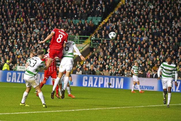 31 10 2017 Football UEFA Champions League 2017 2018 Group stage 4 Gameday Celtic Glasgow FC Bayern Munich in Celtic Park Stadium Glasgow Scotland Goal to score 2 1 Goal scored by Javi Martinez midway up FC Bayern Munich against Nir Bitton Celtic Glasgow