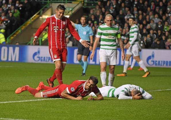31 10 2017 Football UEFA Champions League 2017 2018 Group stage 4 Gameday Celtic Glasgow FC Bayern Munich in Celtic Park Stadium Glasgow Scotland After scoring on goalkeeper Javi Martinez left Bayern Munich on the ground with a bleeding head injury