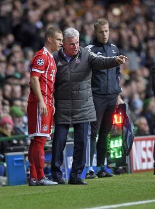 31 10 2017 Football UEFA Champions League 2017 2018 Group stage 4 Gameday Celtic Glasgow FC Bayern Munich at Celtic Park Stadium Glasgow Scotland left Joshua Kimmich FC Bayern Munich with coach Jupp Heynckes FC Bayern Munich