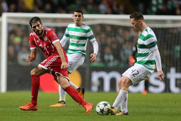 In action with Javi Martinez 8 FC Bayern Muenchen and Callum McGregor 42 Celtic Glasgow Celtic Glasgow vs Bayern Munich Football Preliminary Round Champions League 31 10 2017 Glasgow Glasgow Scotland Copyright: xkolbert-press ChristianxKolbertx