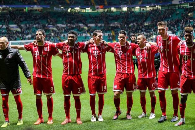 the players celebrate their victory in the Bayern fan block lr Arjen Robben 10 Bayern Munich Javi Martinez 8 Bayern Munich David Alaba 27 Bayern Munich Sebastian Rudy 19 Bayern Munich James Rodriguez 11 Bayern Munich Rafinha 13 Bayern Munich Niklas Suele 4 FC Bayern Muenchen Kingsley Coman 29 Bayern Munich Celtic Glasgow vs Bayern Munich Soccer Preliminary Round Champions League 31 10 2017 Glasgow Glasgow Scotland Copyright: xkolbert-press ChristianxKolbertx