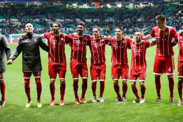 the players celebrate their victory in Bayern fan block lr Arjen Robben 10 Bayern Munich Javi Martinez 8 Bayern Munich David Alaba 27 Bayern Munich Sebastian Rudy 19 Bayern Munich James Rodriguez 11 Bayern Munich Rafinha 13 FC Bayern Munich Niklas Suele 4 FC Bayern Muenchen Celtic Glasgow vs Bayern Munich Soccer Preliminary Round Champions League 31 10 2017 Glasgow Glasgow Scotland Copyright: xkolbert-press ChristianxKolbertx