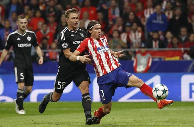Atletico de Madrid s Brazilian defender Filipe Luis (R) and Qarabag s Polish defender Jakub Rzezniczak vie for the ball during the UEFA Champions League groups phase match between Atletico de Madrid and Qarabag at the Wanda Metropolitano stadium in Madrid, Spain, 31 October 2017. Atletico de Madrid vs. Qarabag !ACHTUNG: NUR REDAKTIONELLE NUTZUNG!  Copyright: xJuanJoxMartinx MAD048 20171031-636450873142187888