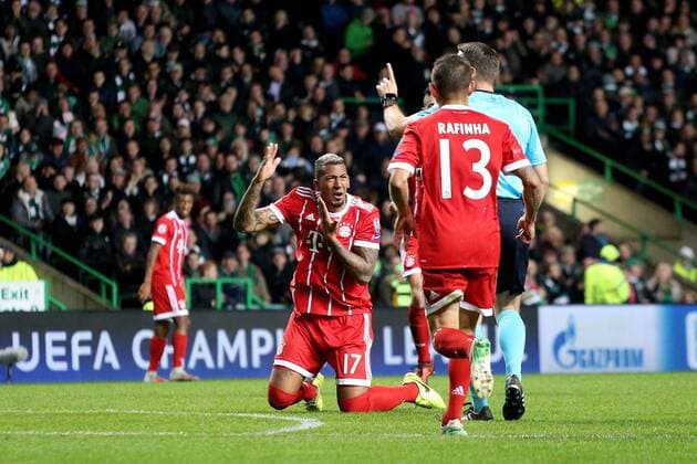 Jerome Boateng Bayern Muenchen 17 Aergert referee Danny Makkelie Netherlands Rafinha Bayern Munich 13 Celtic Glasgow vs Bayern Munich Champions League Football 31 10 2017 Glasgow Copyright: xLanger Eibner-Pressefotox EP_HLR