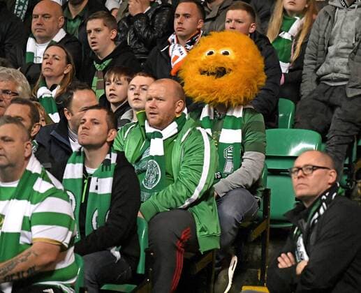 31 10 2017 Football UEFA Champions League 2017 2018 Group Stage 4 Gameday Celtic Glasgow FC Bayern Munich at Celtic Park Stadium Glasgow Scotland Frus among the Celtic supporters even a funny mask does not help