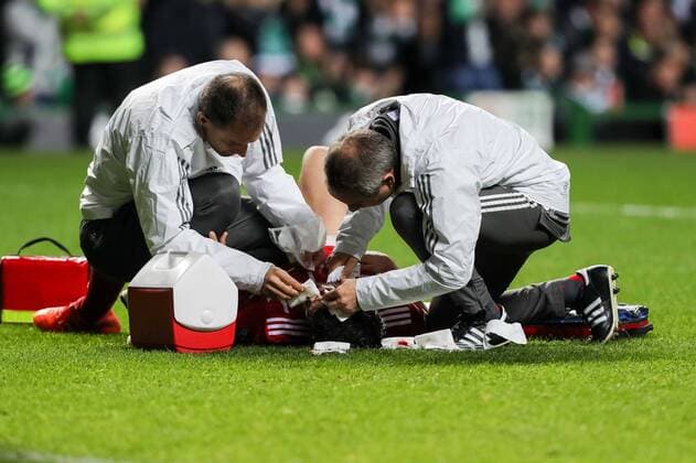 Glasgow Scotland 31 10 2017 UEFA Champions League 2017 18 Season Group Stage Group B 4 Gameday Celtic Glasgow FC Bayern Munich Javier Martinez FCB is being treated DeFodi048