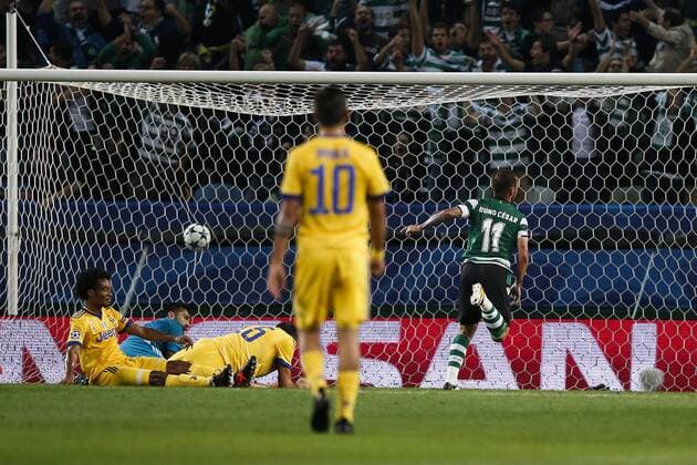 October 31, 2017 - Lisbon, Portugal - Sporting s forward Bruno Cesar (R) scores his team s first goal during Champions League 2017 18 match between Sporting CP vs Juventus FC, in Lisbon, on October 31, 2017. Sporting CP v Juventus - UEFA Champions League  - ZUMAn230 20171031_zaa_n230_336 Copyright: xCarlosxPalmax