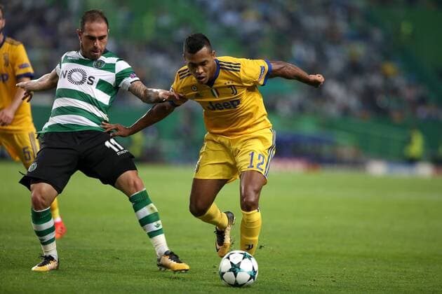 October 31, 2017 - Lisbon, Portugal - Juventus Brazilian defender Alex Sandro vies with Sporting s midfielder Bruno Cesar from Brazil (L) during the UEFA Champions League football match Sporting CP vs Juventus at the Alvalade stadium in Lisbon, Portugal on October 31, 2017. Sporting CP v Juventus - UEFA Champions League  - ZUMAn230 20171031_zaa_n230_370 Copyright: xPedroxFiuzax