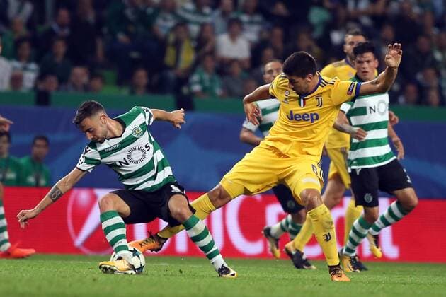 October 31, 2017 - Lisbon, Portugal - Juventus German midfielder Sami Khedira (R ) fights for the ball with Sporting s midfielder Bruno Fernandes from Portugal during the UEFA Champions League football match Sporting CP vs Juventus at the Alvalade stadium in Lisbon, Portugal on October 31, 2017. Sporting CP v Juventus - UEFA Champions League  - ZUMAn230 20171031_zaa_n230_392 Copyright: xPedroxFiuzax