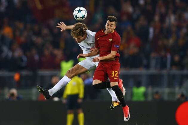 Bilder des Tages - SPORT October 31, 2017 - Rome, Italy - Marcos Alonso of Chelsea and Stephan El Shaarawy of Roma during the UEFA Champions League football match AS Roma vs Chelsea on October 31, 2017 at the Olympic Stadium in Rome. AS Roma v Chelsea FC - UEFA Champions League  - ZUMAn230 20171031_zaa_n230_452 Copyright: xMatteoxCiambellix