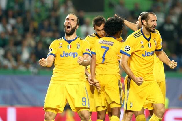 Bilder des Tages - SPORT October 31, 2017 - Lisbon, Portugal - Juventus Argentine forward Gonzalo Higuain (9 ) celebrates after scoring a goal during the UEFA Champions League football match Sporting CP vs Juventus at the Alvalade stadium in Lisbon, Portugal on October 31, 2017. Photo: UEFA Champions League football match Sporting vs Juventus - ZUMAf123 20171031_zap_f123_003 Copyright: xPedroxFiuzax