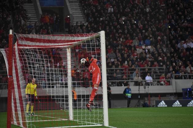 October 31, 2017 - Piraeus, Attica, Greece - Olympiakos Belgian goalkeeper Silvio Proto reacts during the UEFA Champions League group D football match between FC Barcelona Barca and Olympiakos FC at the Karaiskakis stadium in Piraeus near Athens on October 31, 2017. Olympiakos Piraeus v FC Barcelona - UEFA Champions League  - ZUMAn230 20171031_zaa_n230_486 Copyright: xWassiliosxAswestopoulosx