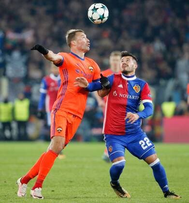 31 10 2017 St Jakob Park Basel SWITZERLAND Men Soccer UEFA Champions League Qualifying FC Basel CSKA Moscow Aleksei Berezutski li Moscow vs. Albian Ajeti FC Basel