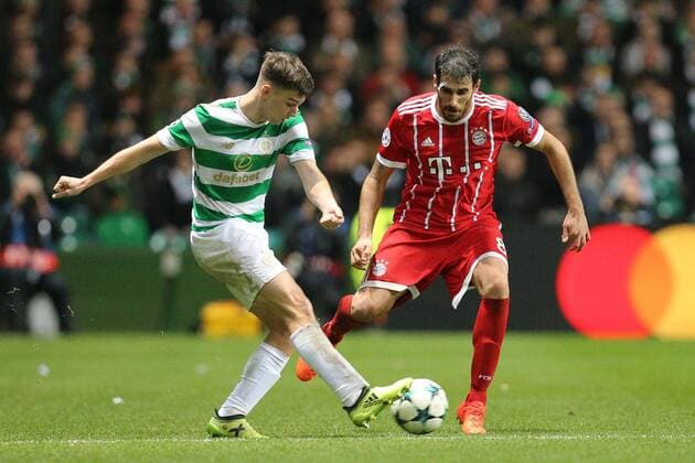 In action with Kieran Tierney 63 Celtic Glasgow and Javi Martinez 8 FC Bayern Muenchen Celtic Glasgow vs Bayern Munich Football Preliminary Round Champions League 31 10 2017 Glasgow Glasgow Scotland Copyright: xkolbert-press ChristianxKolbertx