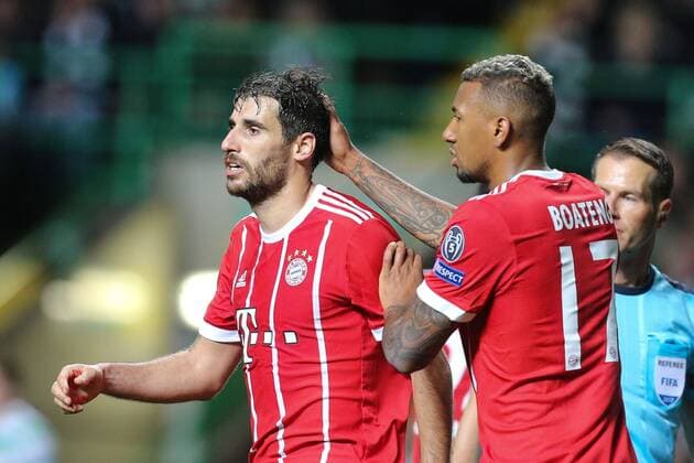 l Javi Martinez 8 FC Bayern Muenchen is petted by Jerome Boateng 17 FC Bayern Muenchen over the head Celtic Glasgow vs Bayern Munich Football Preliminary Round Champions League 31 10 2017 Glasgow Glasgow Scotland Copyright: xkolbert-press ChristianxKolbertx