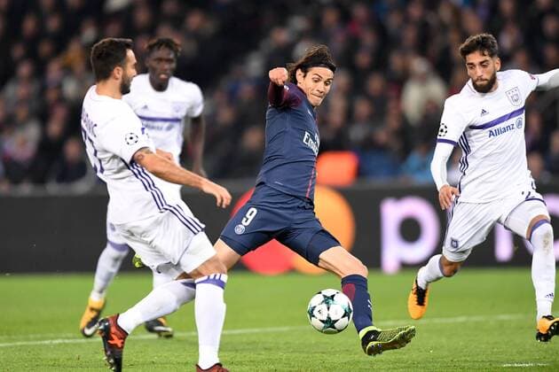 09 EDINSON CAVANI psg 02 JOSUE and FOOTBALL Paris SG vs Anderlecht Ligue des Champions 31 10 2017 AnthonyBIBARD FEP Panoramic 