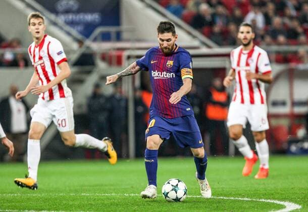 (171101) -- ATHENS, Nov. 1, 2017 -- Lionel Messi (C) of Barcelona competes during the UEFA Champions League group D match between Olympiacos and Barcelona in Athens, Greece, on Oct. 31, 2017. The match ended with a 0-0 tie. ) (SP)GREECE-ATHENS-FOOTBALL-UEFA CHAMPIONS LEAGUE-GROUP D LefterisxPartsalis 