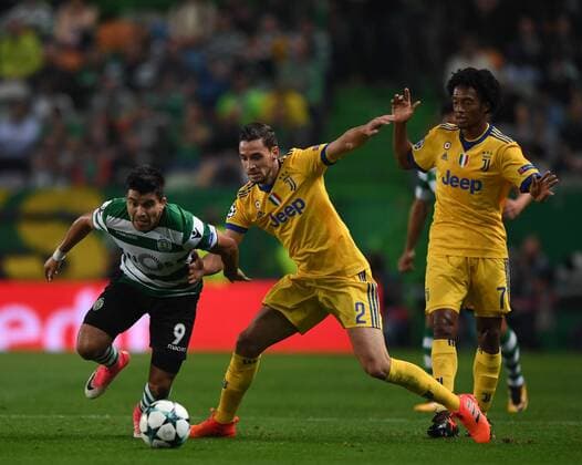 (171101) -- LISBON, Nov. 1, 2017 -- Marcos Acuna of Sporting (L) vies with Mattia De Sciglio (C) of Juventus during their UEFA Champions League group D match in Lisbon, Portugal on Oct. 31, 2017. The match ended with a 1-1 draw.) (SP)PORTUGAL-LISBON-FOOTBALL-UEFA CHAMPIONS LEAGUE-GROUP D ZhangxLiyun 