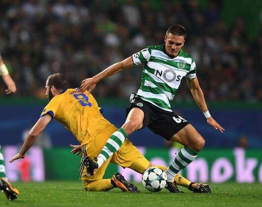 (171101) -- LISBON, Nov. 1, 2017 -- Gonzalo Higuain of Juventus (L) vies with Joao Palhinha of Sporting during their UEFA Champions League group D match in Lisbon, Portugal on Oct. 31, 2017. The match ended with a 1-1 draw.) (SP)PORTUGAL-LISBON-FOOTBALL-UEFA CHAMPIONS LEAGUE-GROUP D ZhangxLiyun 