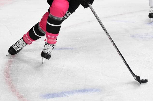 Cologne Lanxess Arena 31 10 17 Symbolic image Puck with racket on the ice in the game of the German Ice Hockey League between Kölner Haie vs ERC Ingolstadt in the season 2017 2018