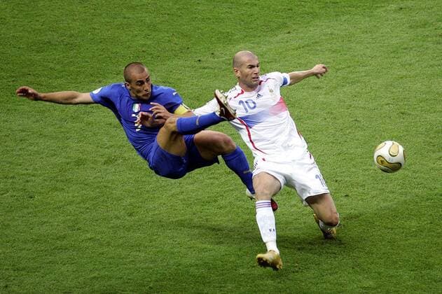 berlijn , 09-07-2006 finale italie - frankrijk fabio cannavaro en zinedine zidane italie -frankrijk *** Berlin 09 07 2006 final Italy France Fabio cannavaro and Zinedine Zidane Italy France 
