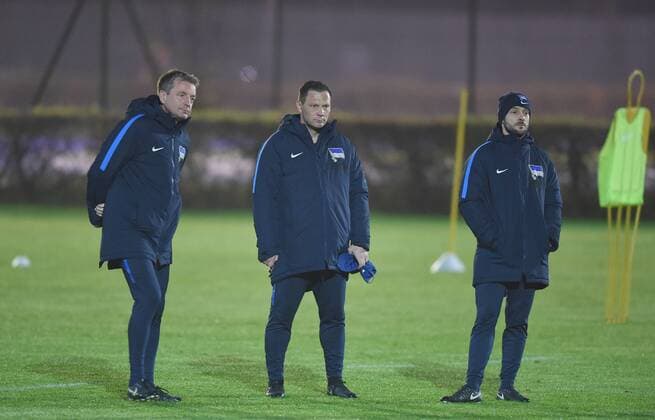 Football Men Europe League Season 2017 2018 Final training of Hertha BSC the day before the home match against Sorja Luhansk v l Co Coach Rainer Widmayer Hertha BSC Coach Pal Dardai Hertha BSC Co Coach Admir Hamzagic Hertha BSC 01 11 17 Copyright: xMichaelxHundtx xMatthiasxKochx