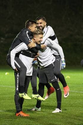SOCCER - UEFA EL, RBS vs Konyaspor, preview SALZBURG,AUSTRIA,01.NOV.17 - SOCCER - UEFA Europa League, group stage, Red Bull Salzburg vs Atiker Konyaspor, preview, training of RBS. Image shows Marc Rzatkowski, Stefan Lainer and Munas Dabbur (RBS). GEPAxpictures xMathiasxMandl