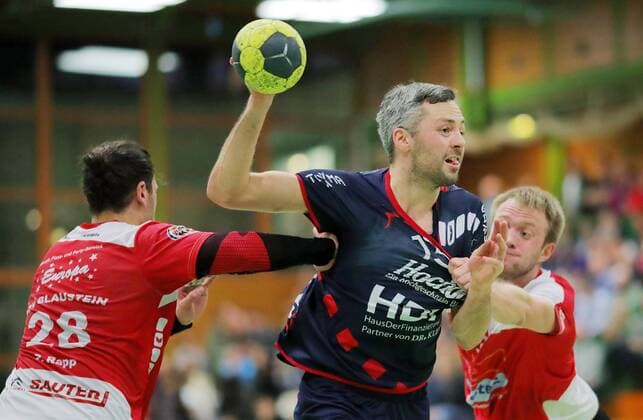 l Patrick Rapp TSV Christian Duerner H2Ku Steffen Spiv TSV TSV Blaustein vs SG H2Ku Herrenberg Handball Baden Wuerttemberg Oberliga 9 Game 01 11 2017 Blaustein Copyright: xEIBNER FlorianxAchbergerx EP_FAR