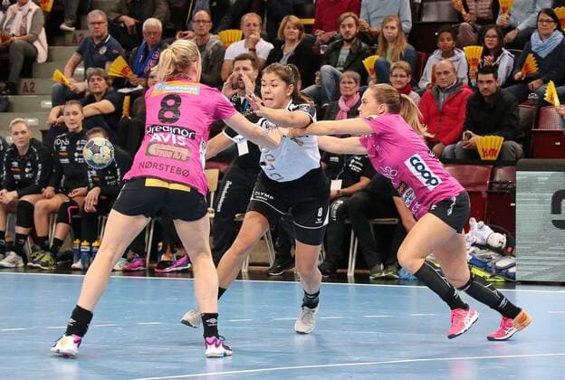 01 11 2017 Germany Ludwigsburg Germany Handball Champions League Women Season 2017 2018 SG BBM Bietigheim vs Vipers Kristiansand v 1 Kristin Noersteboe Vipers Martine Smeets BBM Kristine Lunde Borgesen Vipers
