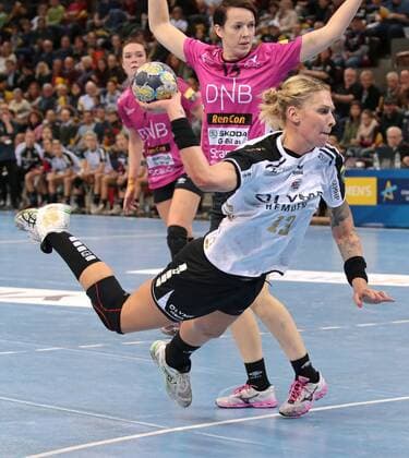 01 11 2017 Germany Ludwigsburg Germany Handball Champions League Women Season 2017 2018 SG BBM Bietigheim vs Vipers Kristiansand on the ball Luisa Schulze BBM