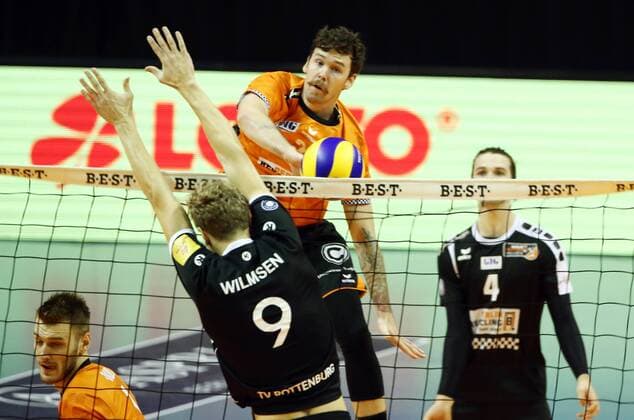 Steven Marshall in attack Lars Wilmsen Sport Volleyball Bundesliga Mens Season 2017 2018 01 11 2017 BR Volleys Berlin BRV vs TV Rottenburg