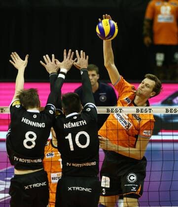 Robert Kromm in attack Paul Henning Ferenc Nemeth Sport Volleyball Bundesliga Mens Season 2017 2018 01 11 2017 BR Volleys Berlin BRV vs TV Rottenburg