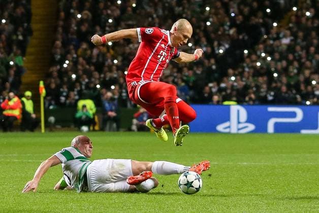 Glasgow Scotland 31 10 2017 UEFA Champions League 2017 18 Season Group Stage Group B Matchday 4 Celtic Glasgow FC Bayern Muenchen Scott Brown CFC and Arjen Robben FCB in action DeFodi048