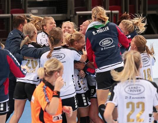 01 11 2017 Germany Ludwigsburg Germany Handball Champions League Women Season 2017 2018 SG BBM Bietigheim vs Vipers Kristiansand Final cheering BBM