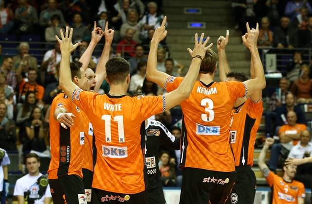 Georg Klein Adam White Robert Kromm Steven Marshall Joy Emotion Cheering Jubilation after winning set Sports Volleyball Bundesliga Mens Season 2017 2018 01 11 2017 BR Volleys Berlin BRV vs TV Rottenburg