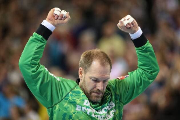 SG Flensburg Handewitt RK Celje Pivovarna Lasko EHF Champions League Flensburg 01 11 17 Flensburg 01 11 17 Sport Handball VELUX EHF Champions League Season 2017 2018 Group Stage SG Flensburg Handewitt RK Celje Pivovarna Lasko Cheers for the ball held by Mattias Andersson SG Flensburg Handewitt 01 xmmkx