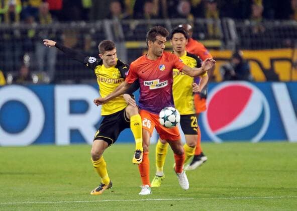 01 11 2017 xovx Football Champions League Borussia Dortmund APOEL Nicosia emspor v l Christian Pulisic Borussia Dortmund Nuno Morais APOEL Nicosia action Dortmund