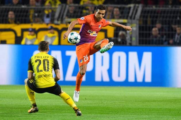GER UEFA CL Borussia Dortmund GER vs.Apoel FC CYP 01 11 2017 Signal Iduna Park Dortmund Group stage Group H GER UEFA CL Borussia Dortmund GER vs. ApoPel FC CYP pictured Duel between Maximilian Philipp 20 Dortmund and Nuno Morais 26 Apoel nordphotox xKurth nph00016