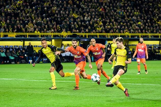 Raphael Guerreiro Borussia Dortmund 13 with the leading goal to 1 0 in the Champions League match between Borussia Dortmund and Apoel FC on 01 11 2017 Dortmund Copyright: xSchuelerx xEibnerx-xPressefotox EP_EER